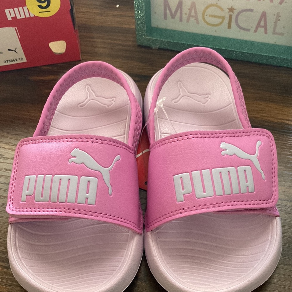 KIDS PUMA SANDALS/SLIDES. - Picture 4 of 4